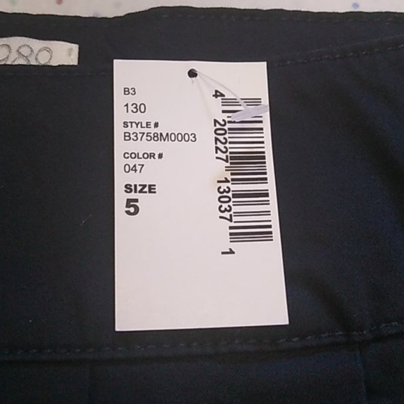 Girls' Children's Place Navy Pleated Skort w/ Brick embroidery, size 5 - Picture 3 of 9